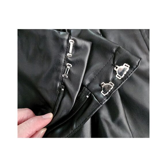 Mindy Mae’s Market Kendall Faux Leather Shorts - Size 2X - Picture 4 of 6